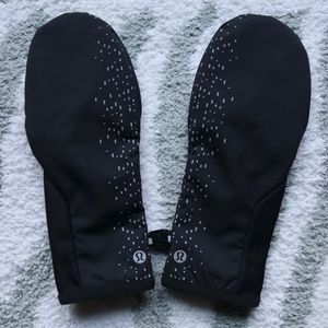 Lululemon Cold Terrain Hooded Gloves In Black
